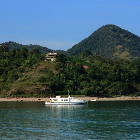 Merdeka House Maluk Ngoại thất bức ảnh