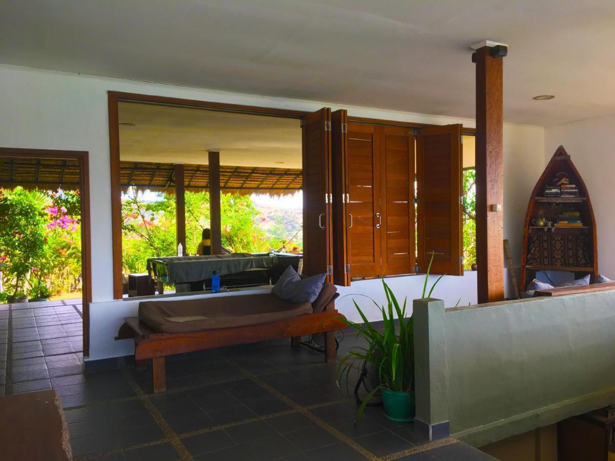 Merdeka House Maluk Ngoại thất bức ảnh