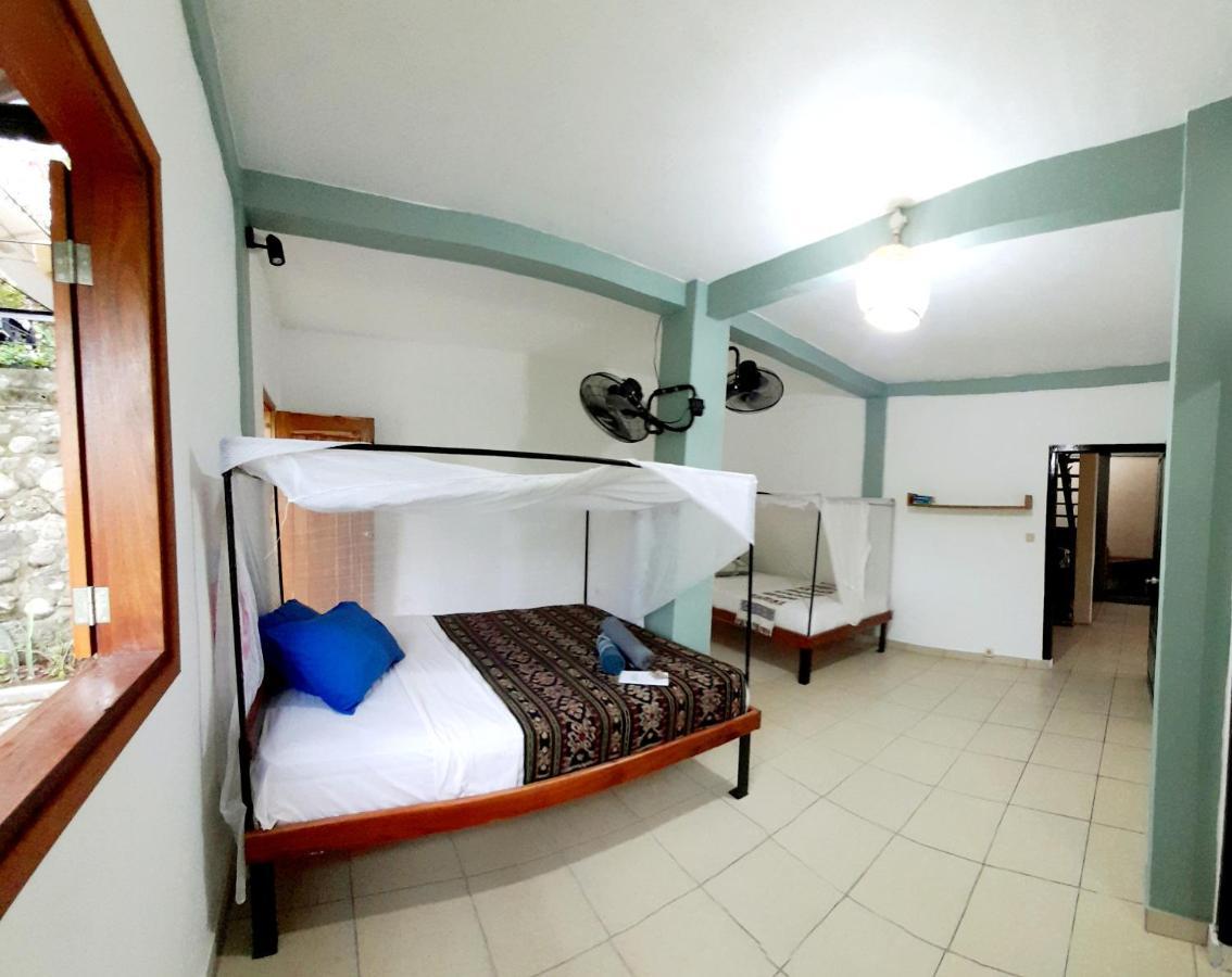 Merdeka House Maluk Ngoại thất bức ảnh