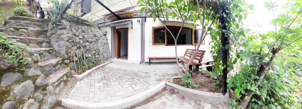 Merdeka House Maluk Ngoại thất bức ảnh