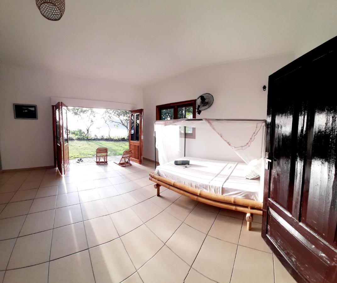 Merdeka House Maluk Ngoại thất bức ảnh