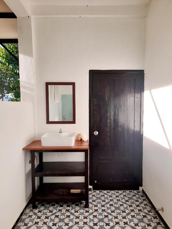 Merdeka House Maluk Ngoại thất bức ảnh