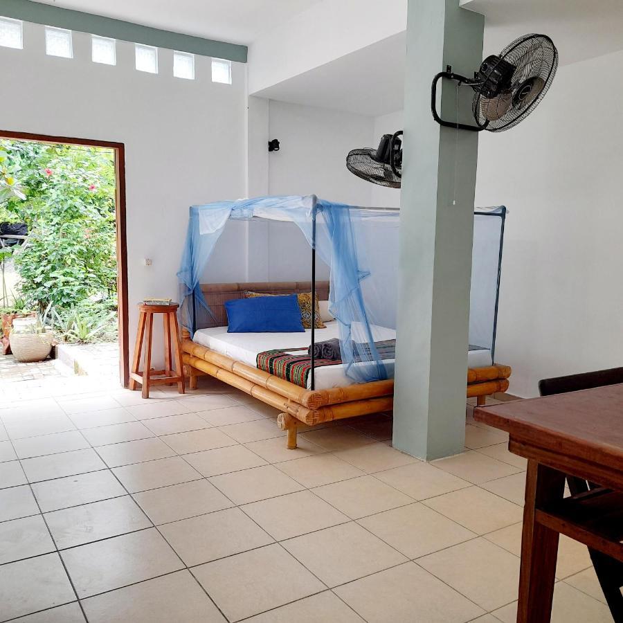 Merdeka House Maluk Ngoại thất bức ảnh