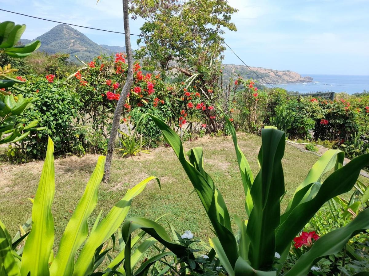 Merdeka House Maluk Ngoại thất bức ảnh