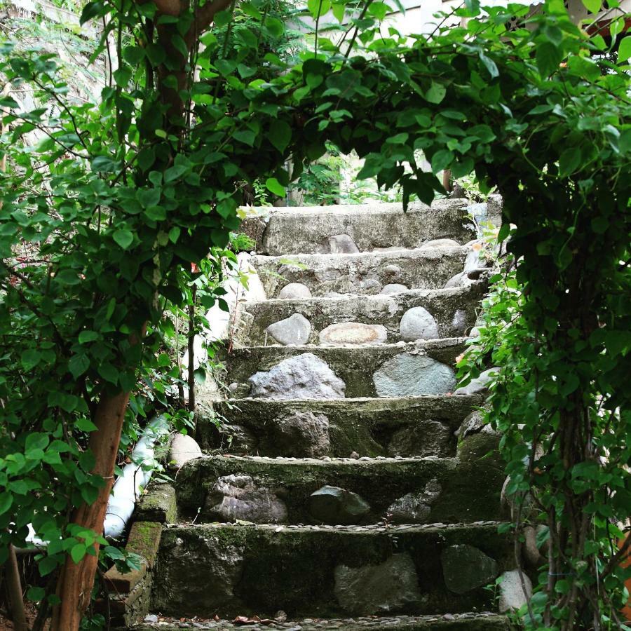 Merdeka House Maluk Ngoại thất bức ảnh